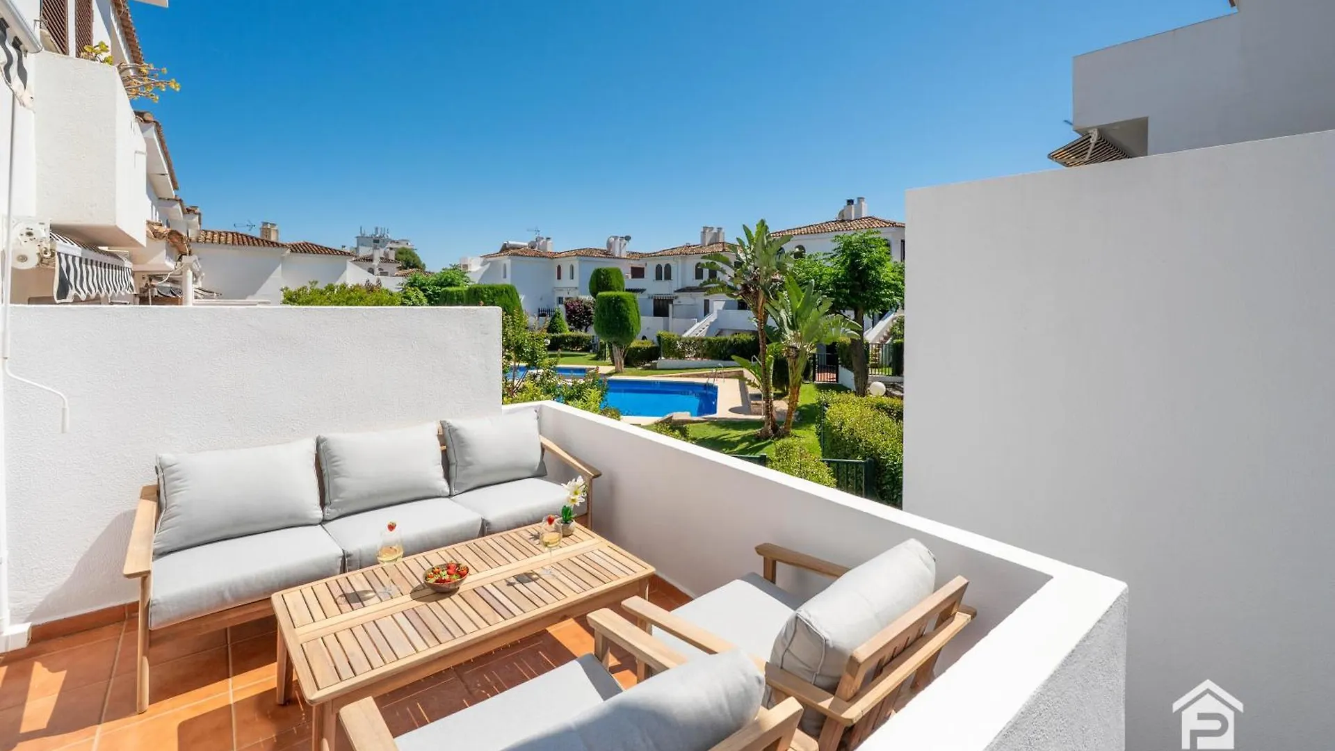 אסטפונה Charming Beachside Townhouse In Villacana בית נופש