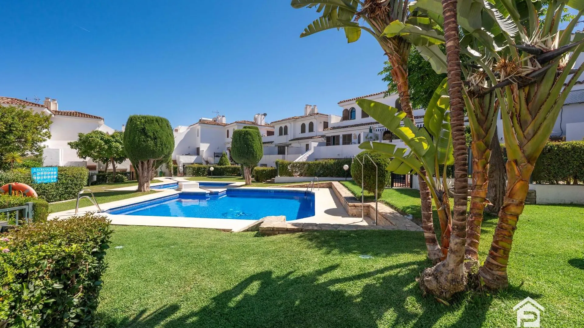 Charming Beachside Townhouse In Villacana Estepona 0*,  Spanje