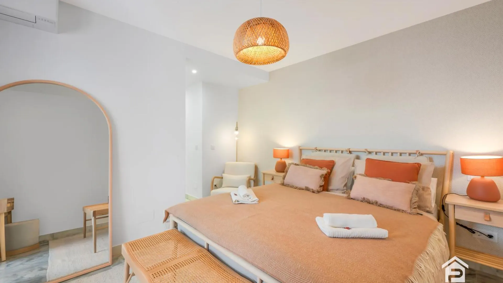 Charming Beachside Townhouse In Villacana Estepona Vakantiehuis
