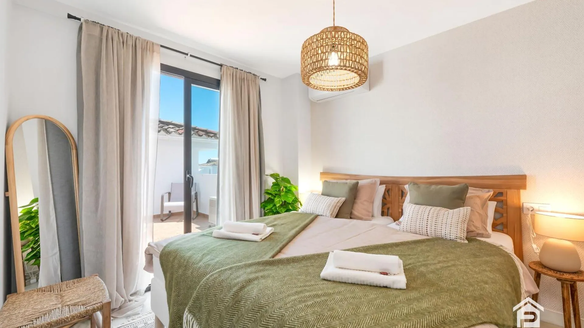 Charming Beachside Townhouse In Villacana Estepona