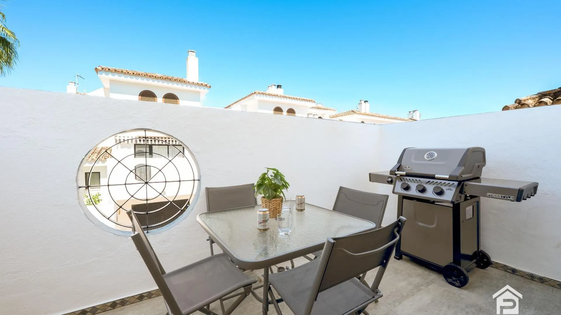 Charming Beachside Townhouse In Villacana Estepona 0*,