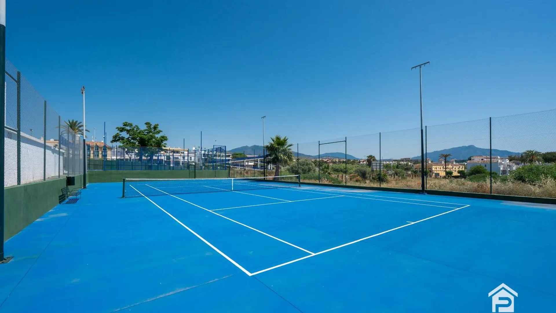 Charming Beachside Townhouse In Villacana Estepona 0*,  Spanje